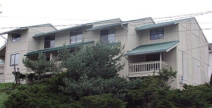 Building Photo - Fully updated/renovated unit NO GARAGE 1 B...