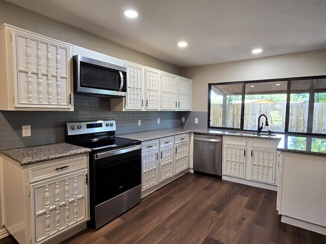 Building Photo - 4055 Cypressdale Dr