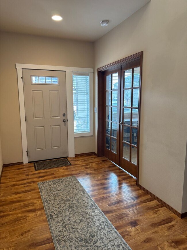 Building Photo - Spacious Vista View Home for Lease