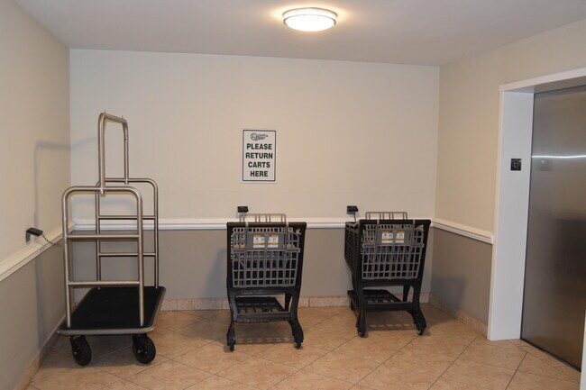 Building Photo - 1238 Hillsboro Mile