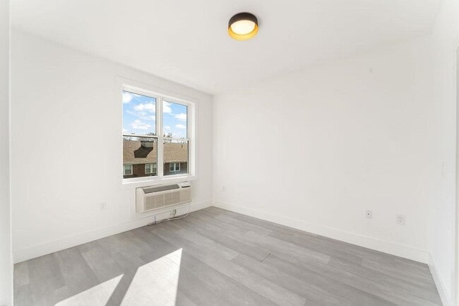 Building Photo - 43-45 W 32nd ST Unit 305