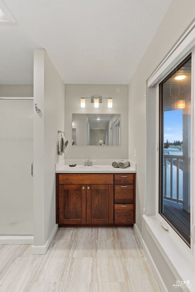 Building Photo - FURNISHED EXECUTIVE RENTAL