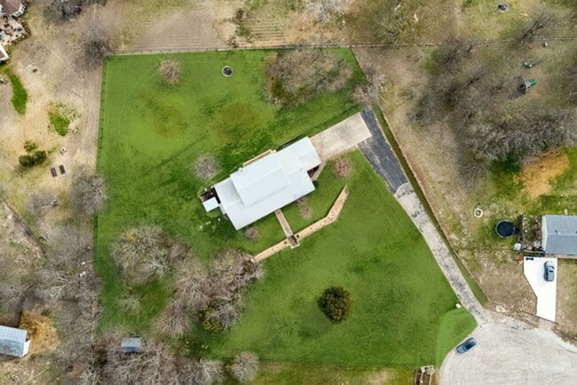 Building Photo - Stunning 4 bedroom 3.5 bath with office that sits on 1.5 acres in ALEDO ISD