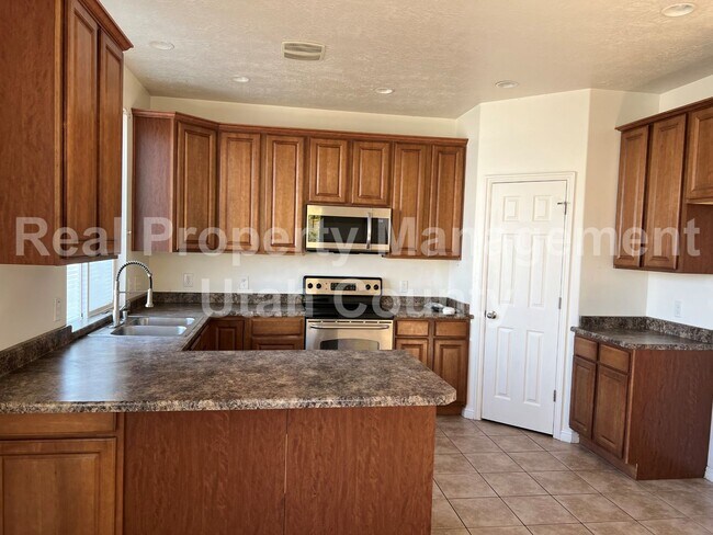 Building Photo - New Lower Price. South Jordan Home