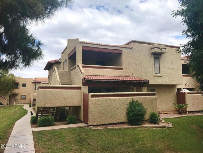 Building Photo - 850 S River Dr