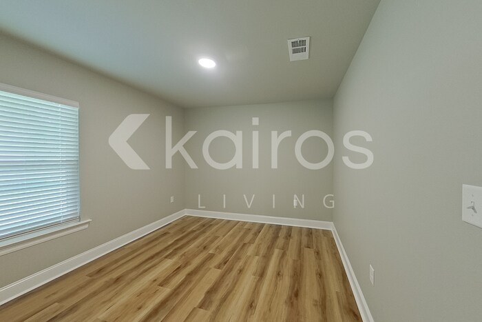 Building Photo - 22871 Balsam Dr
