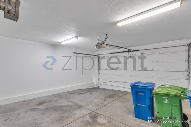 Building Photo - 609 Cambridge St