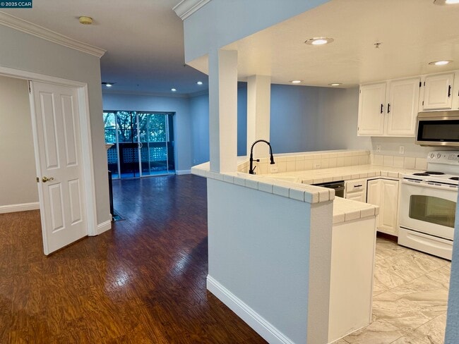 Building Photo - 216 Stone Pine Ln