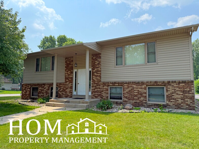 Building Photo - 1701 Pleasant View Dr