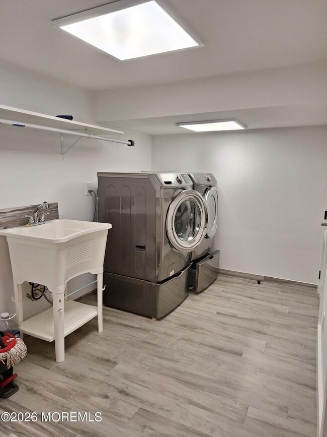 Building Photo - 373 Pine St