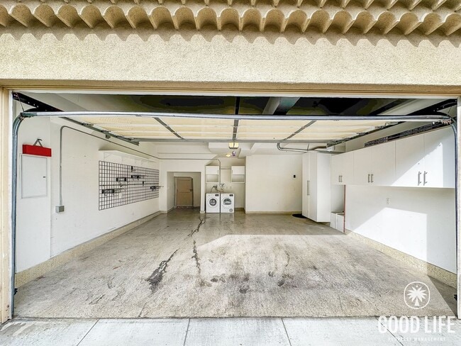 Building Photo - Highly Desired Irvine Living | 3-Bed, Office, Gated Community