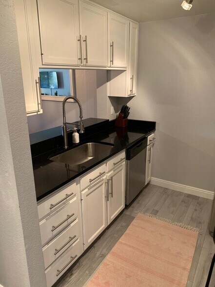 Building Photo - 530 S 400 E