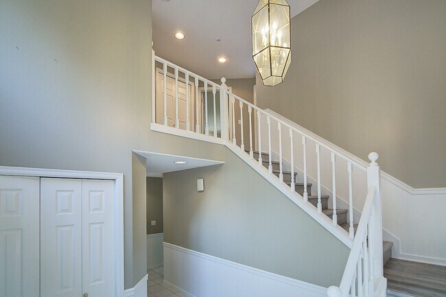 Building Photo - 4Bd/2.5Ba Sammamish Home