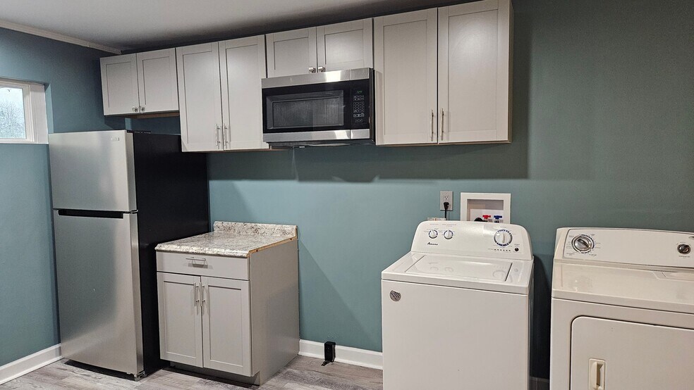 Building Photo - 165 Friendship Cir