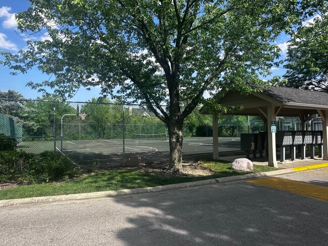 Building Photo - 1338 N Knollwood Dr