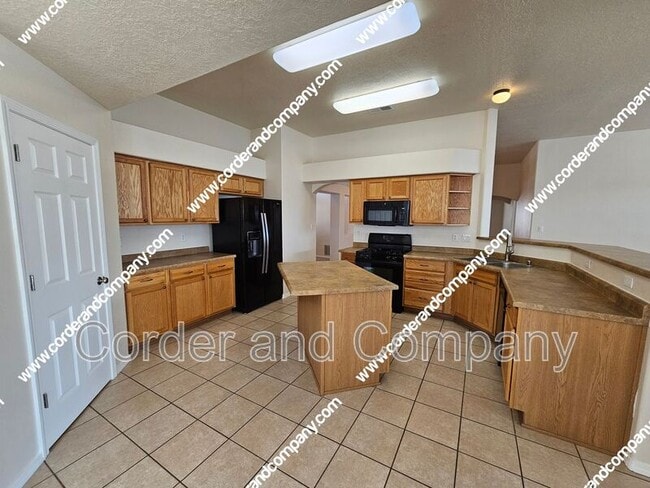Building Photo - 1416 Monterrey Rd NE