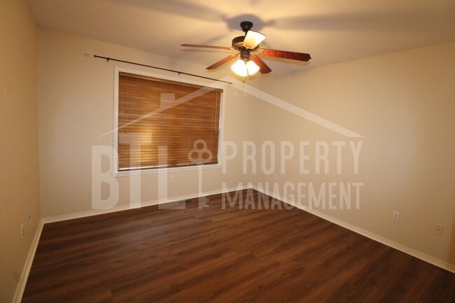 Building Photo - 175 Mesquite Dr