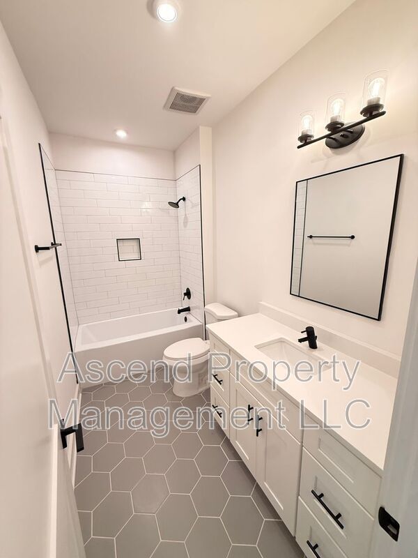 Building Photo - 118 Leggo Ave
