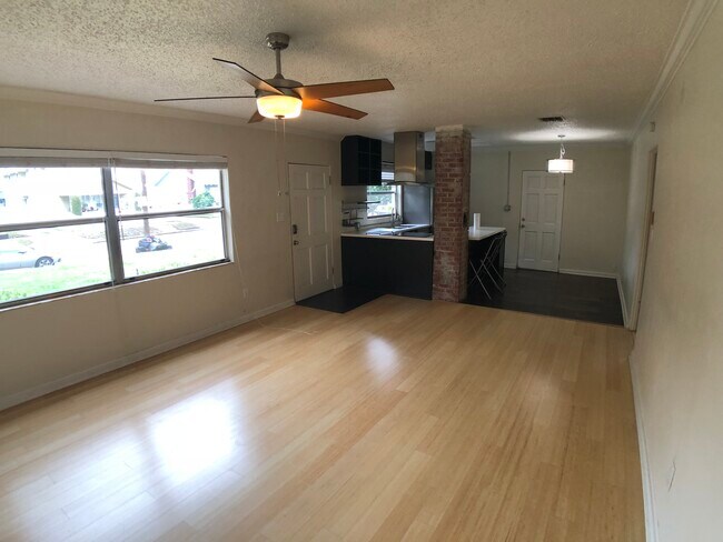 Building Photo - 606 Harwood Street