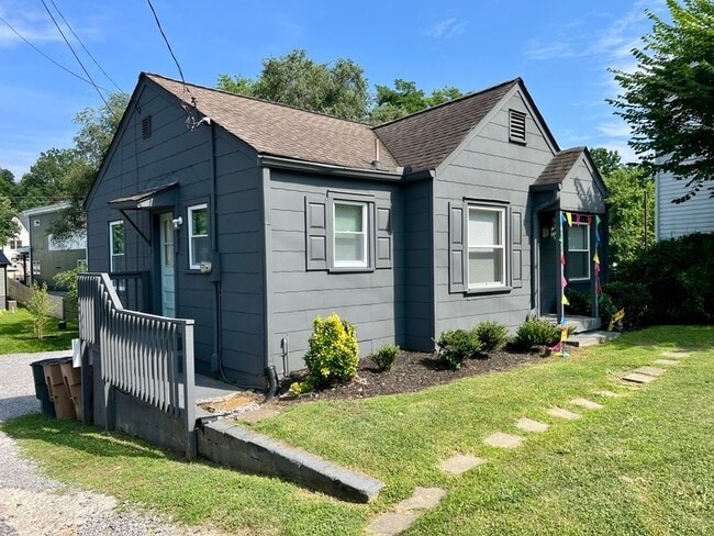 Building Photo - 833 Porter Rd