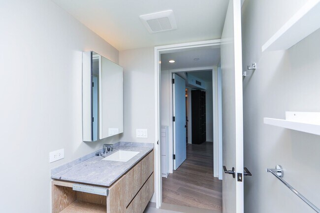 Building Photo - KOULA 2b2b1pkg Ready to Move In!