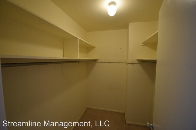 Building Photo - 1 br, 1 bath House - 5101 River Rd #1410