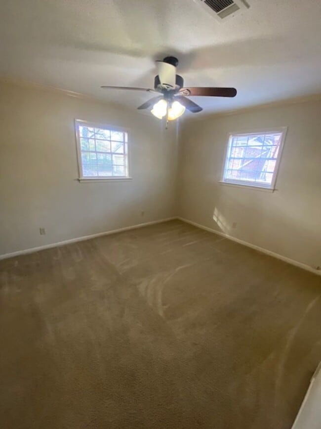 Building Photo - Renovated 3 Bedroom 2 Bath Home for Rent!