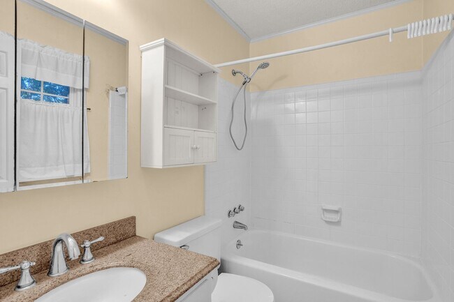 Building Photo - Quiet Cottage in Greensboro NC