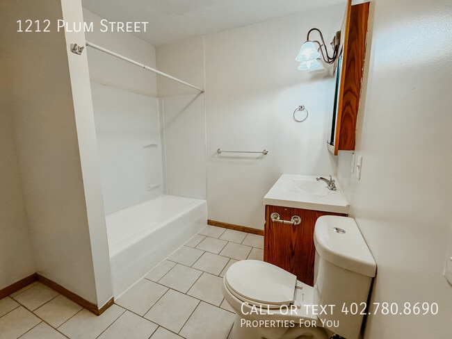 Building Photo - 1212 Plum St