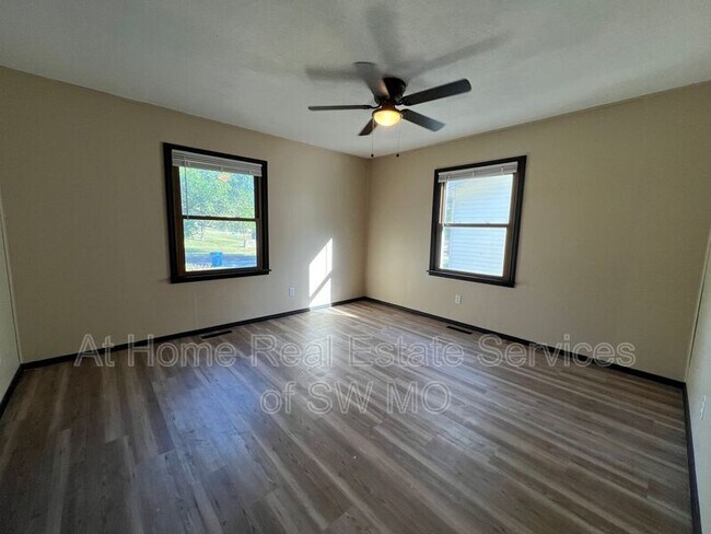 Building Photo - 519 S Hilton Ave