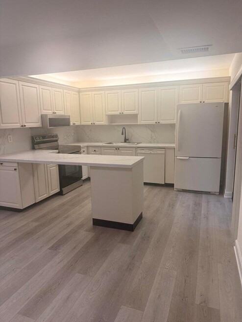 Building Photo - 2622 NW 7th Ct