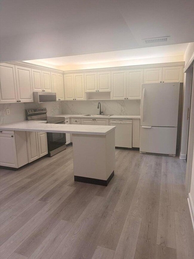 Building Photo - 2622 NW 7th Ct