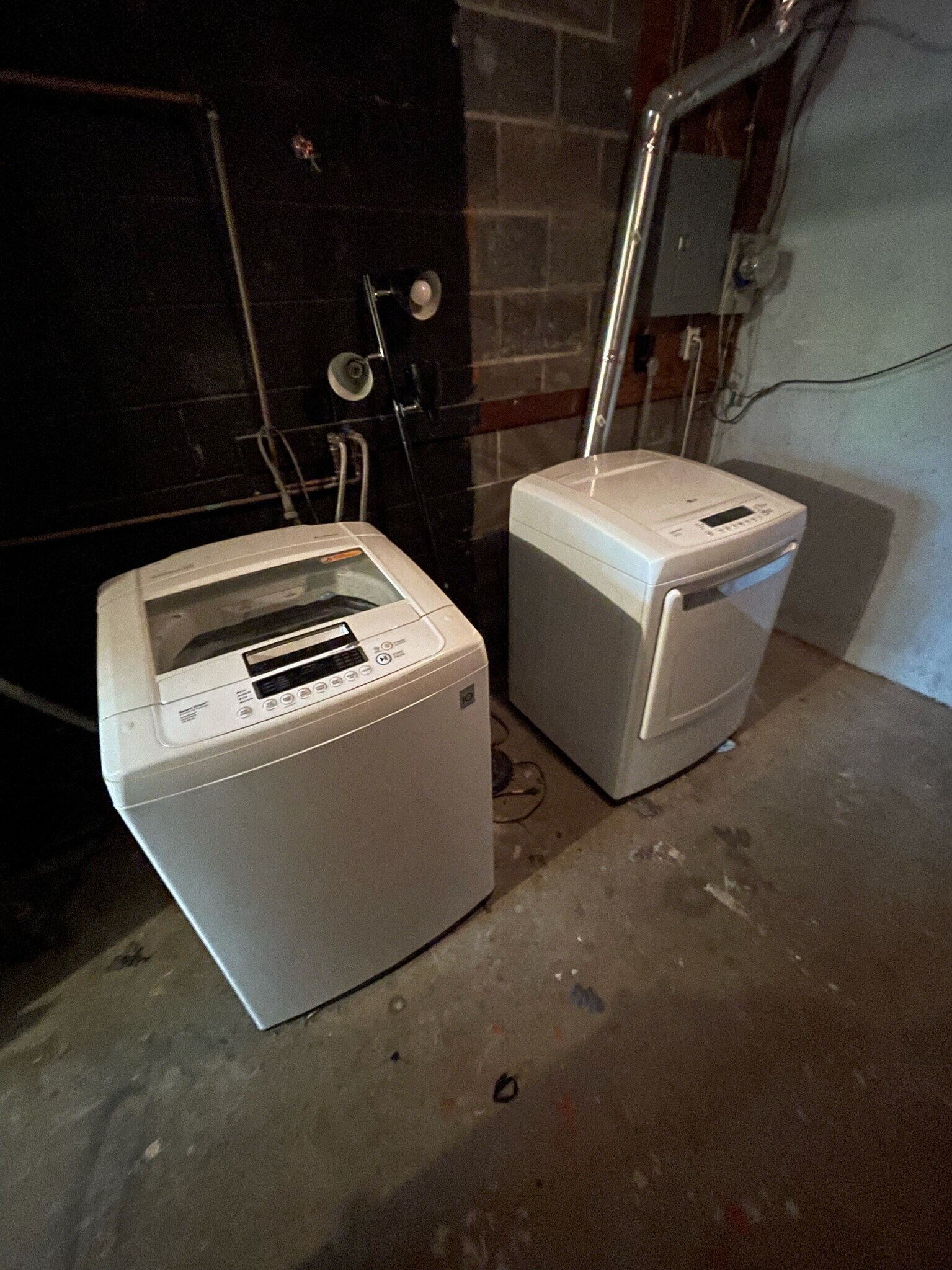 Building Photo - 9 Charles St