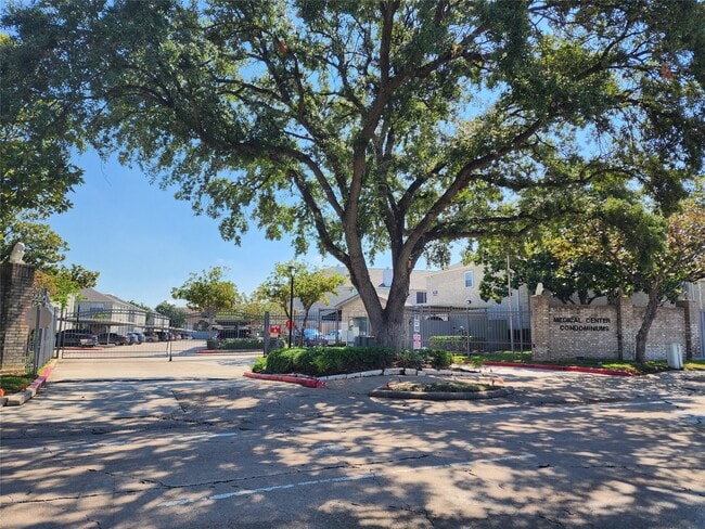 Building Photo - 7597 Cambridge St