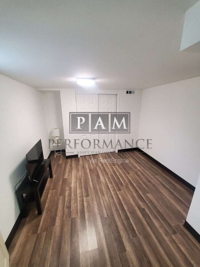 Building Photo - 2829 S Howell Ave