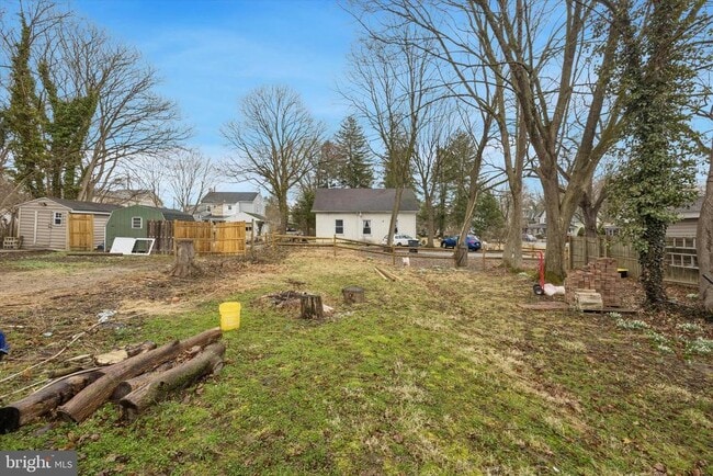 Building Photo - 707 Forrest St