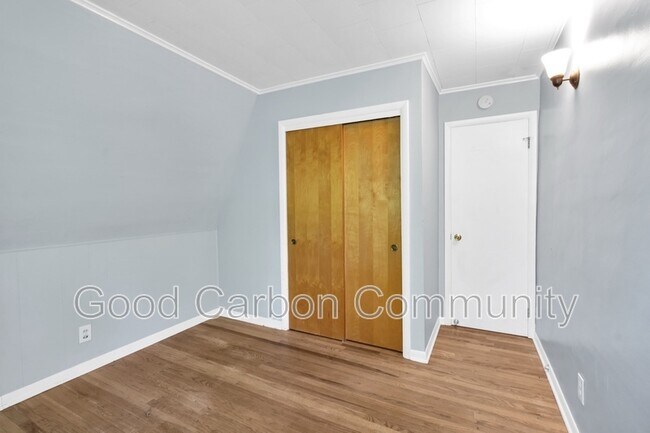 Building Photo - 4470 Seneca St