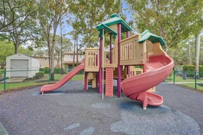 Building Photo - 6305 Willoughby Cir