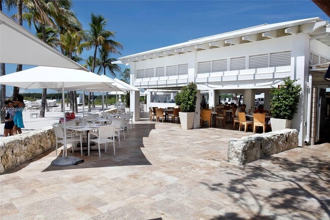 Building Photo - 19117 Fisher Island Dr