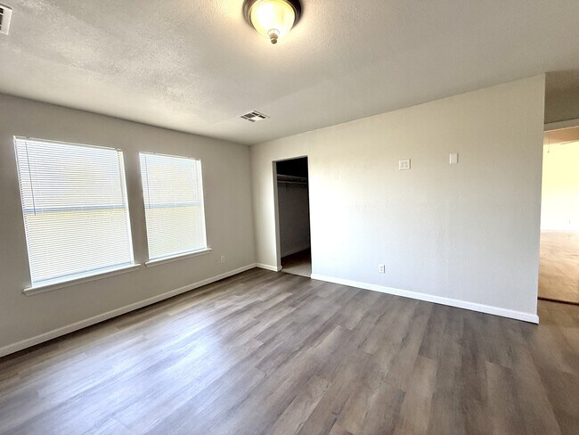 Building Photo - 5566 OK-199