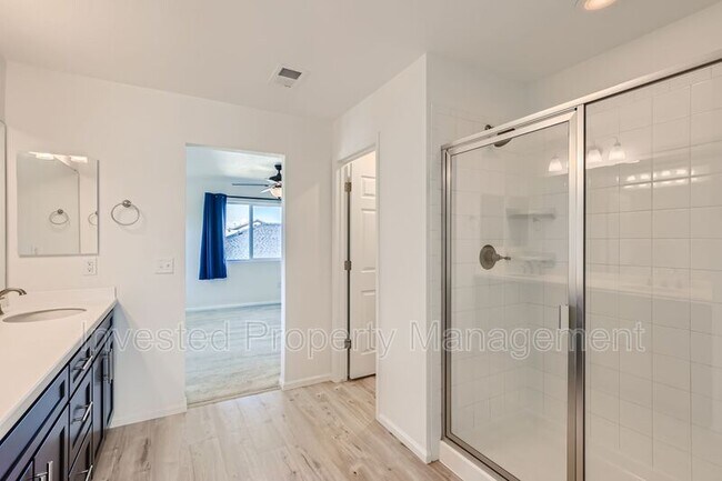 Building Photo - 423 Vis Clf Ct