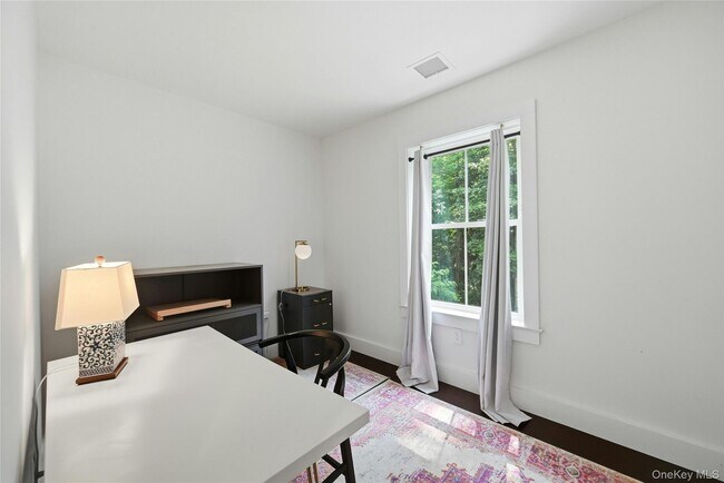 Building Photo - 13595 Soundview Ave