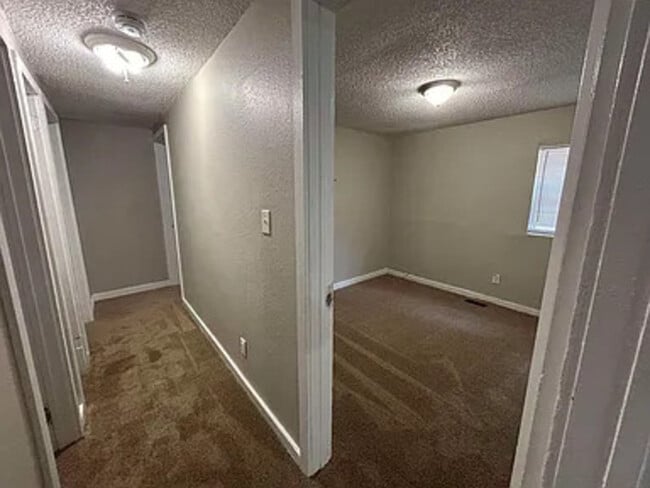 Building Photo - 4807 Center Dr