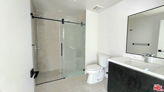 Building Photo - 1530 S Hayworth Ave