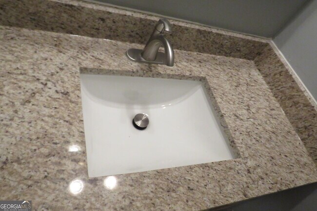 Building Photo - 1105 Hampton Rd