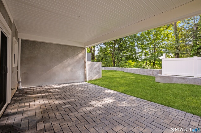 Building Photo - 10 Highland Pl