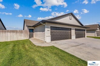 Building Photo - *Goddard Schools* Newer 3 bedroom 2 bath D...