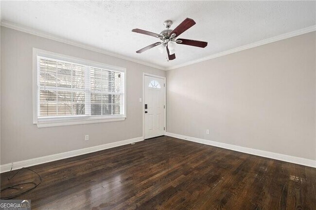Building Photo - 21 Delmont Dr NE