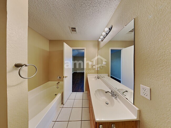 Building Photo - 4521 Quarry Cir