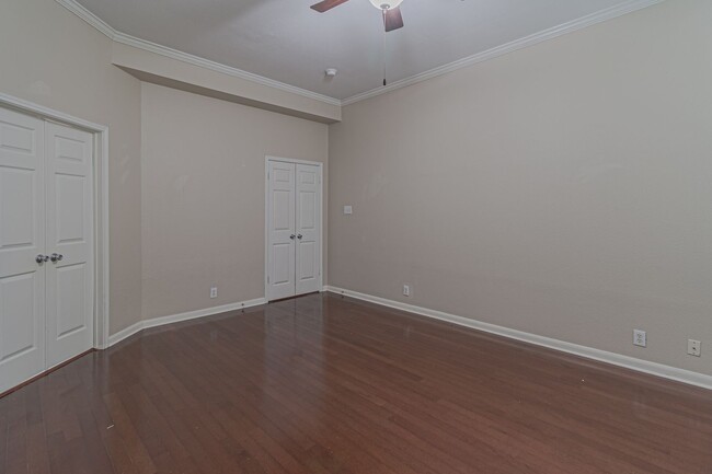 Building Photo - $300 OFF 1ST MONTH RENT IF YOU MOVE IN WIT...